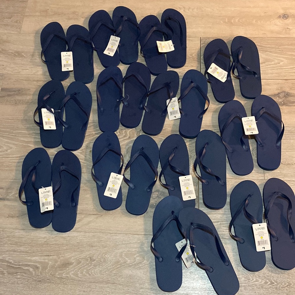 13 Pairs Men’s 11/12 flip flops Bundle Lot